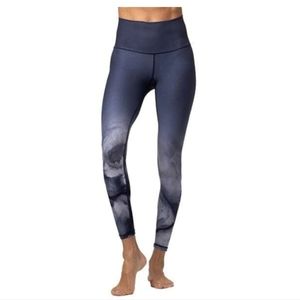 NWT- Sol & Mane Cora Wispy Waves 7/8 Legging Liquid Blue Size Large